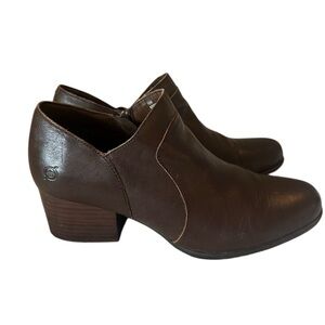 Born brown zip side leather loafer size 10M